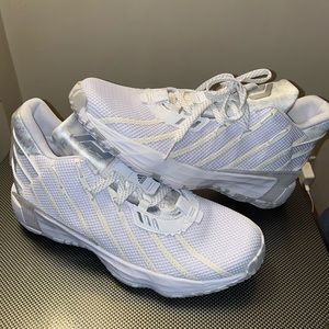 Adidas men’s sneakers 🎉Host Pick🥳